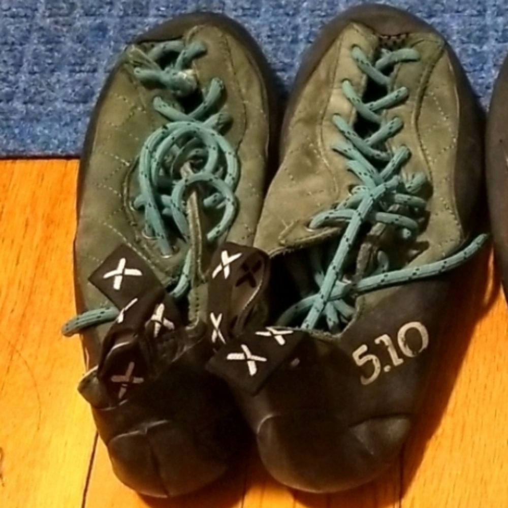 Stealth climbing shoes